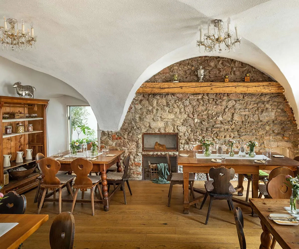 Schmankerl Heuriger Spätrot Gumpoldskirchen © Wienerwald Tourismus_Andreas Hofer