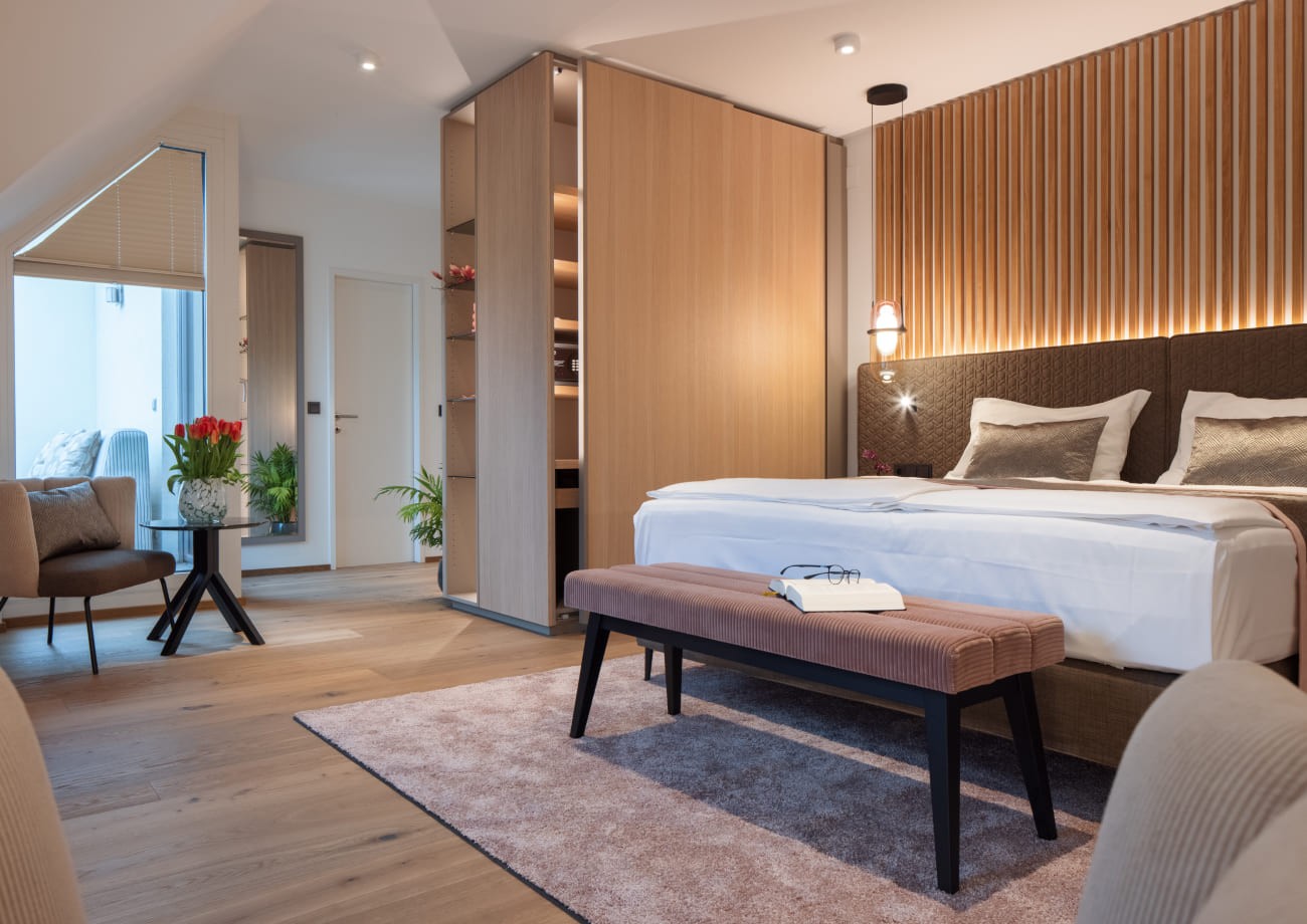 Schlaf- und Wohnbereich im Hotel in Gumpoldskirchen