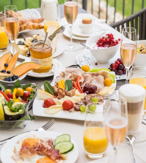 Breakfast overlooking the vineyards
